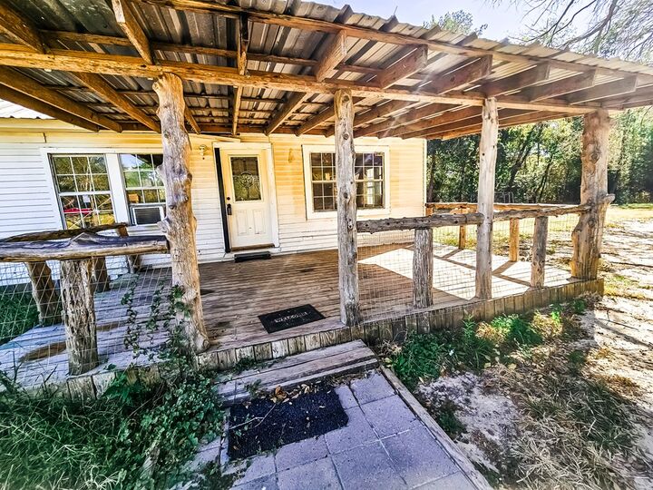 Property Photo:  1026 Berry Road  TX 75904 