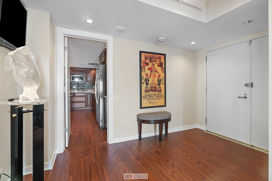 Property Photo: 175 E Delaware Place 8509 IL 60611