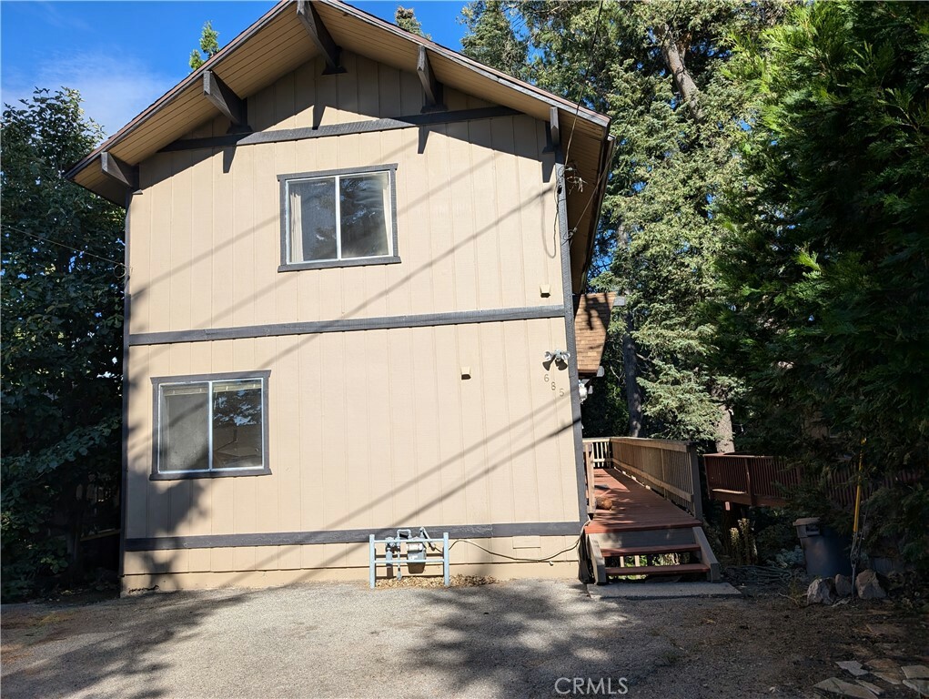 685 Ivy Lane  Lake Arrowhead CA 92352 photo