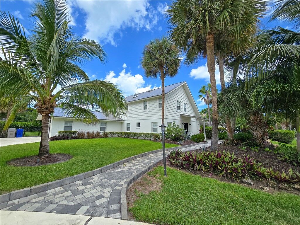 Property Photo: 2180 Captains Walk FL 32963