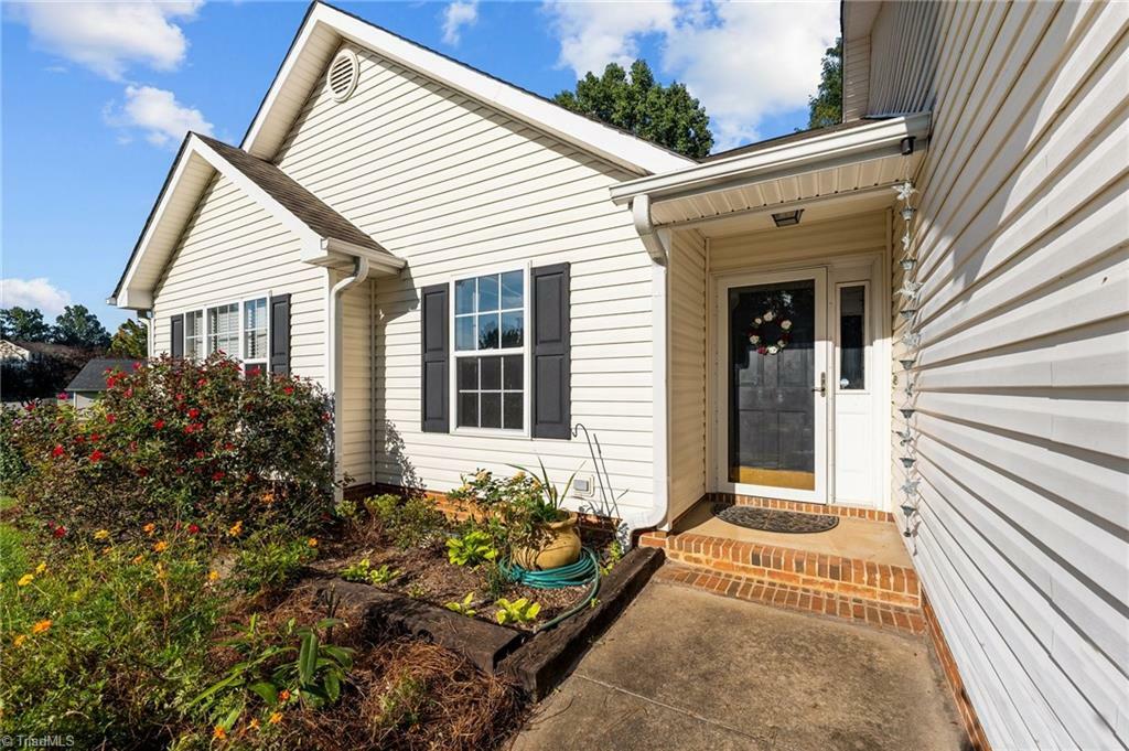 Property Photo:  604 Summerwalk Road  NC 27455 