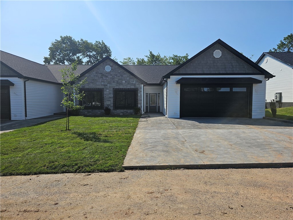 Property Photo: 816 S 10th St PA 15697