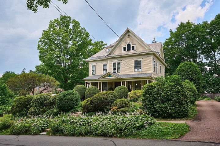 Property Photo:  15 Chestnut Hill  MA 01301 