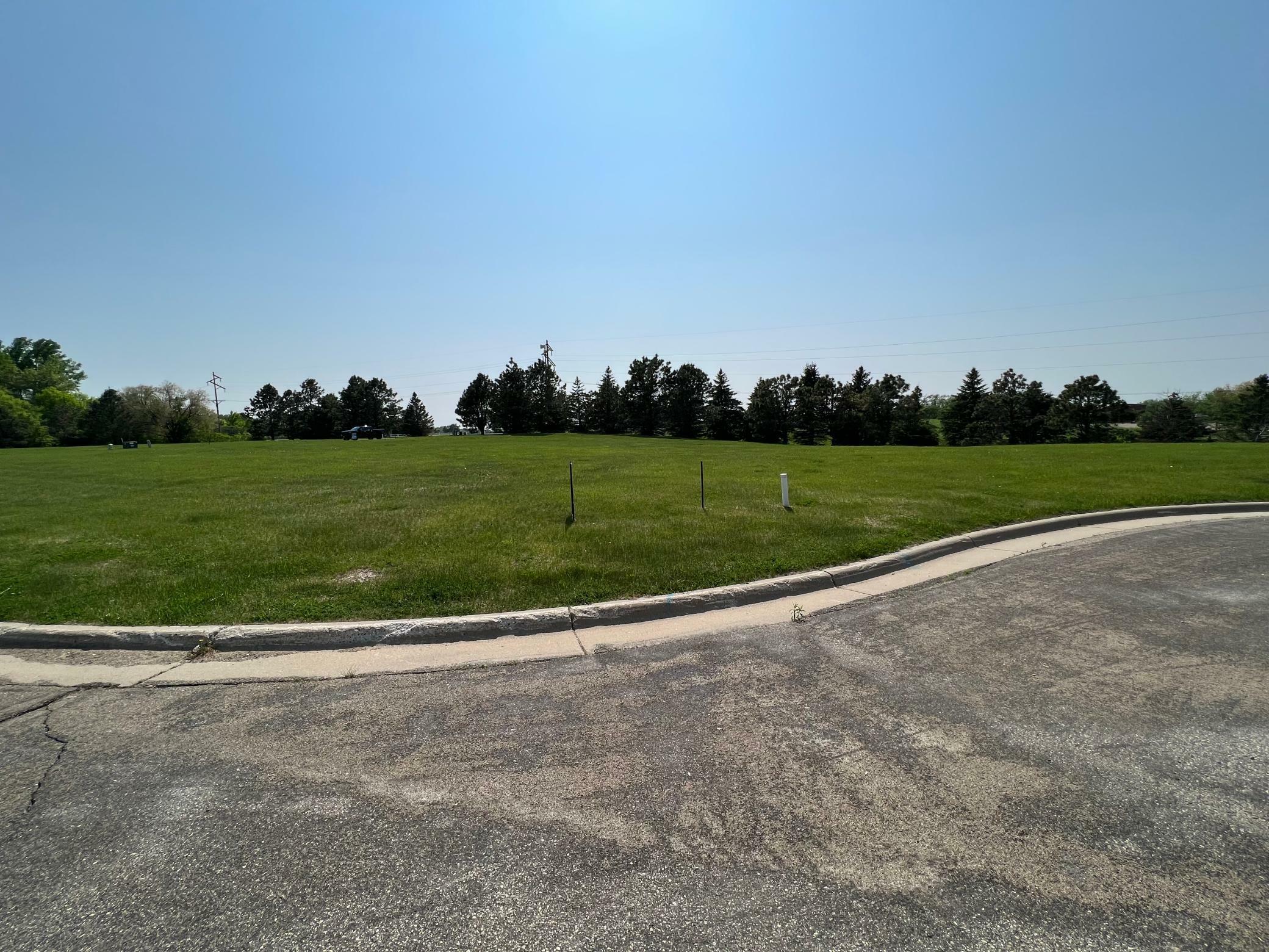 Property Photo:  533 Milrose Circle  MN 56007 