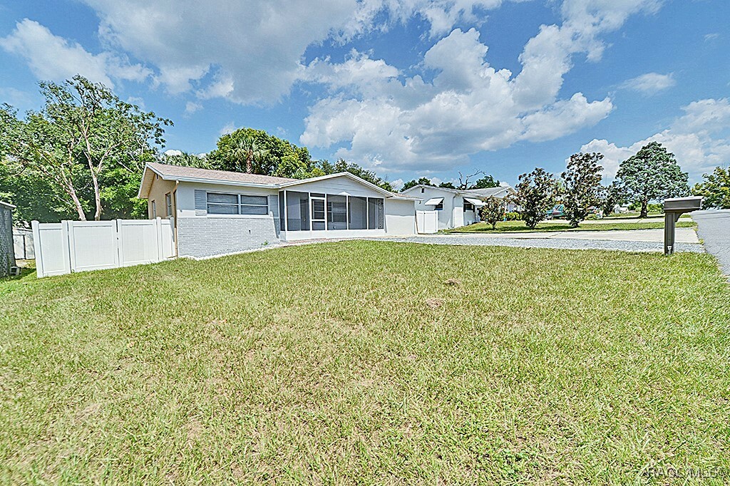 Property Photo:  5 Oak Hollow Drive  FL 34465 