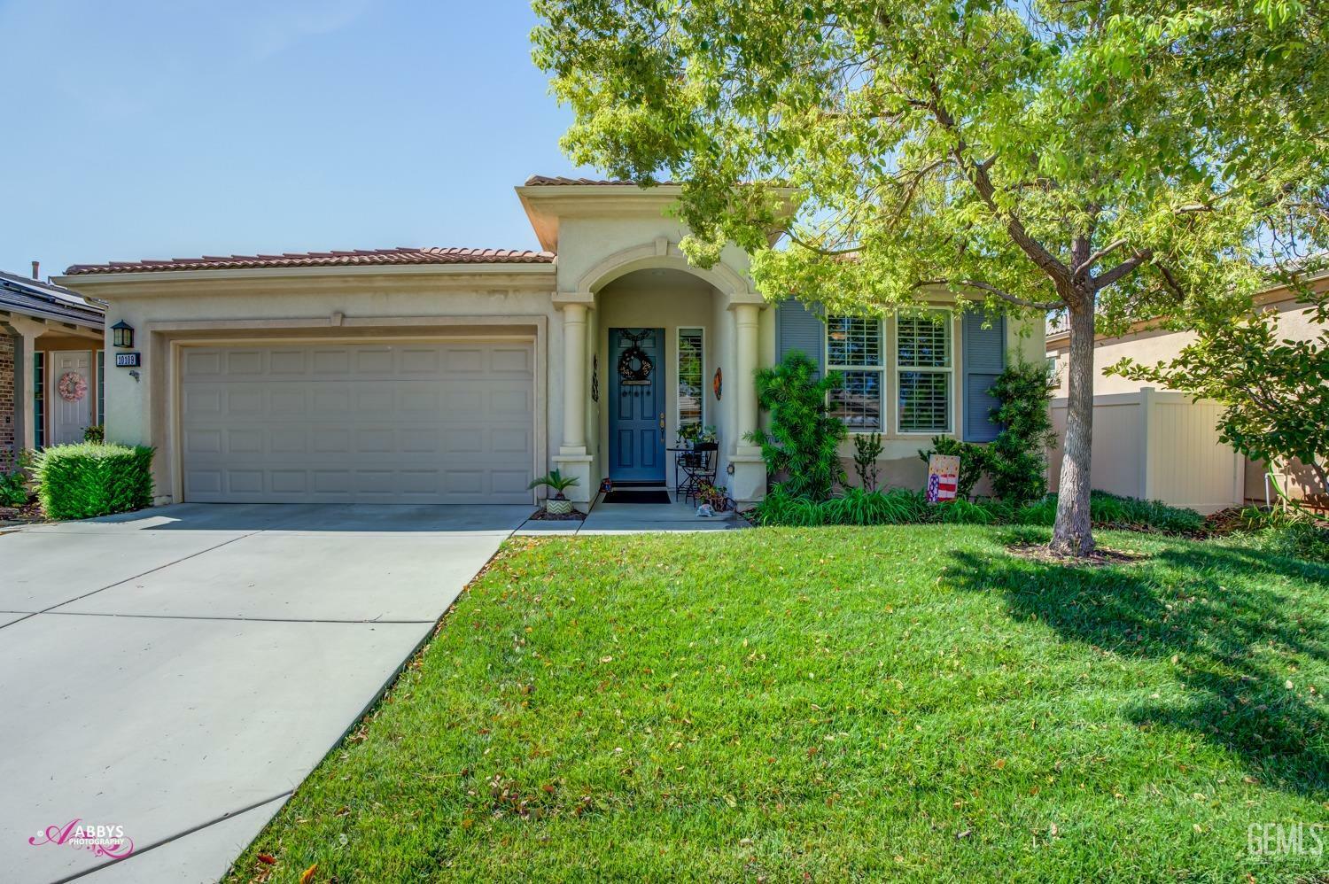 Property Photo:  10109 Besancon Way  CA 93306 