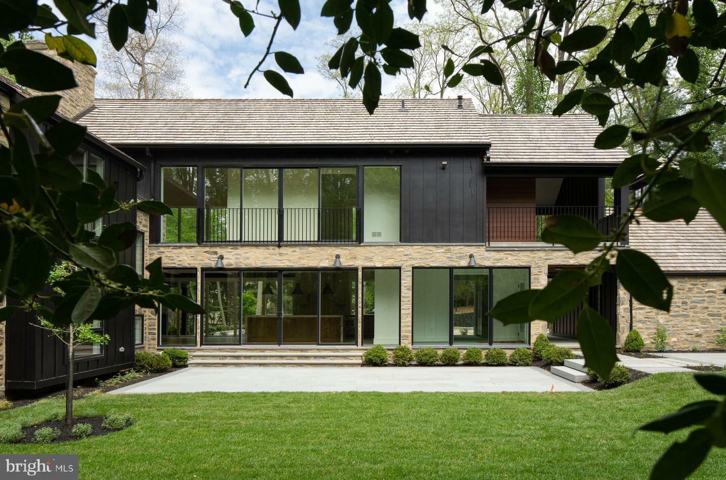 Property Photo: 607 W Gravers Lane PA 19118