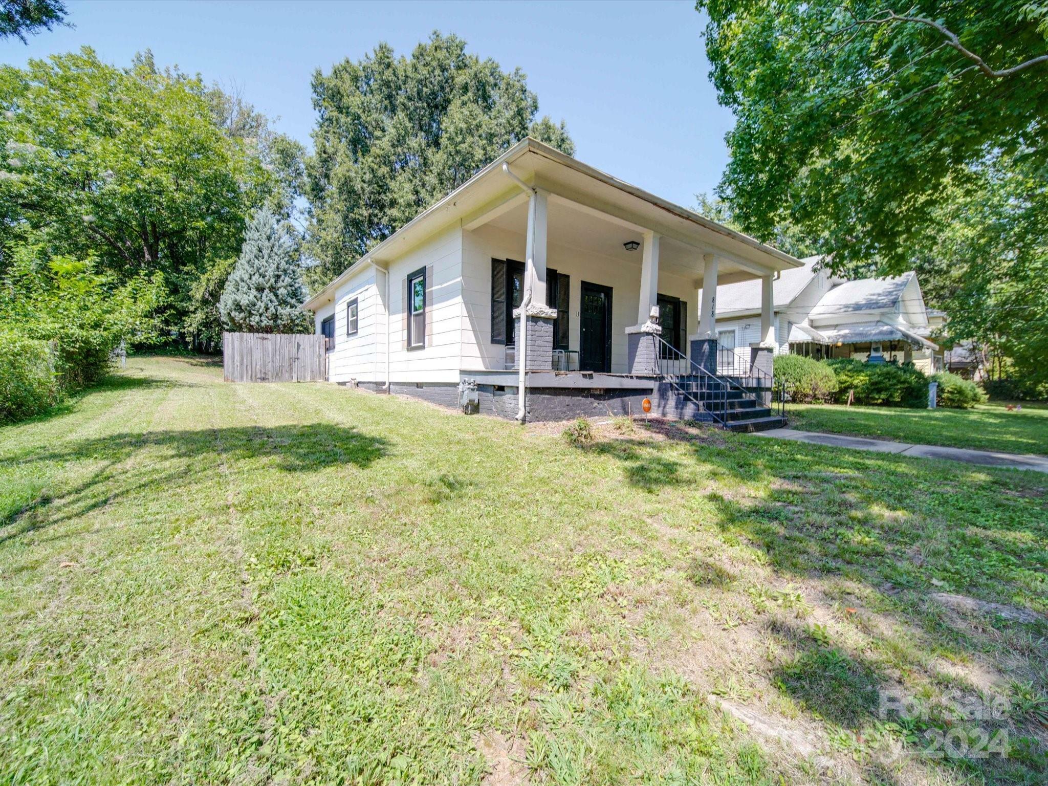 Property Photo:  818 N Jackson Street  NC 28144 