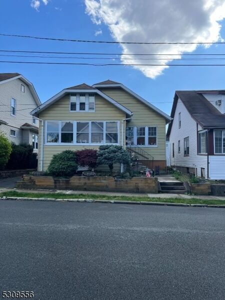 Property Photo:  15 Lynden Pl  NJ 07512 