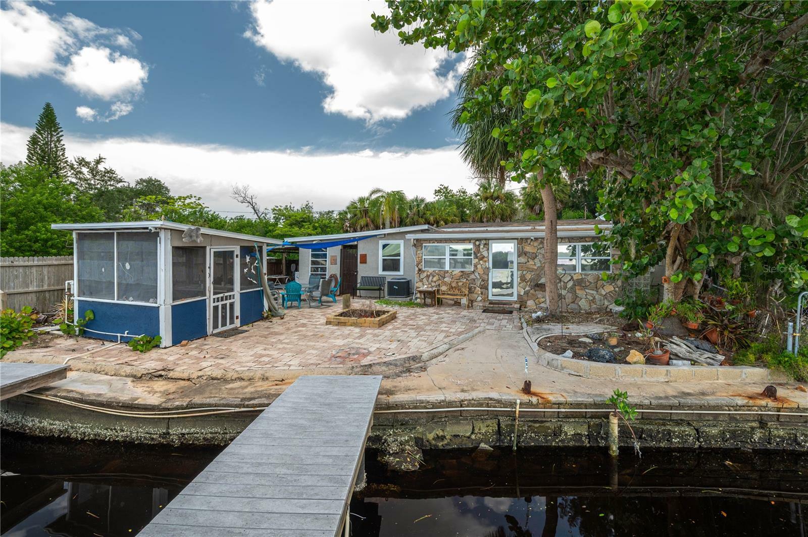 Property Photo:  1422 Bayshore Road  FL 33570 