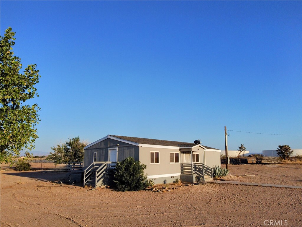 Property Photo: 14755 Calendula Street CA 92301