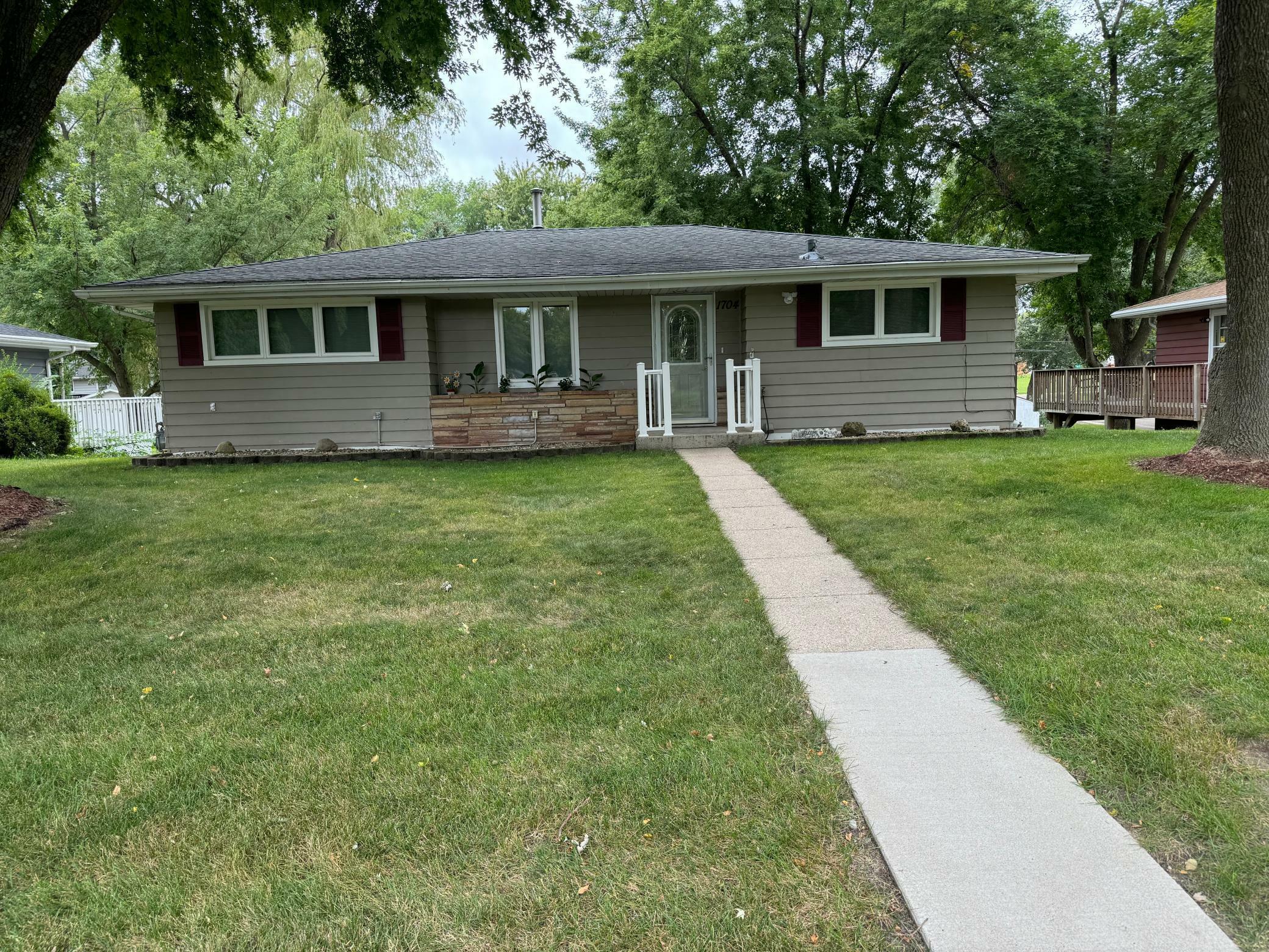 Property Photo:  1704 Frank Hall Drive  MN 56007 