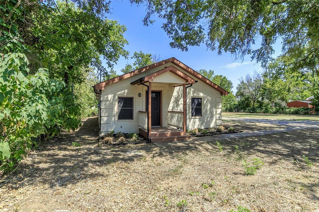 Property Photo:  1805 Coleman Avenue  TX 76105 