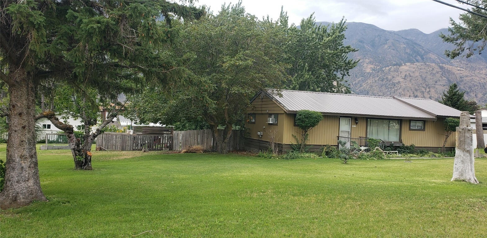Property Photo: 725 2nd Ave Avenue BC V0X 1N2