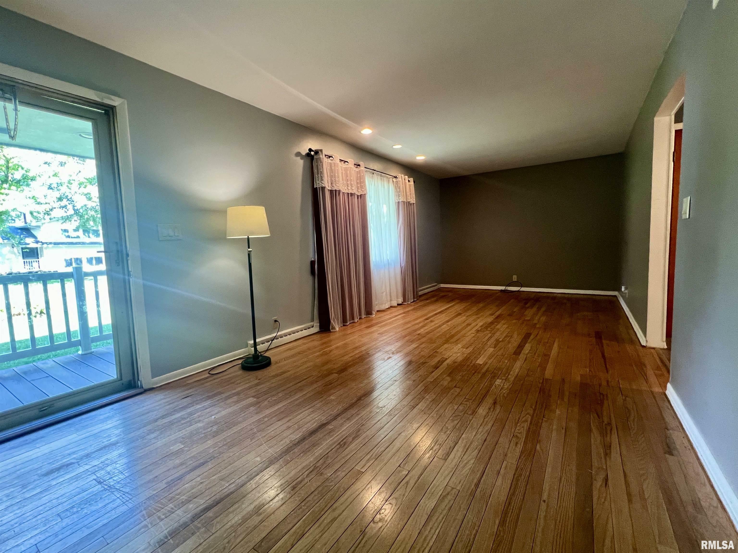 Property Photo:  205 Maple Street  IL 61410 