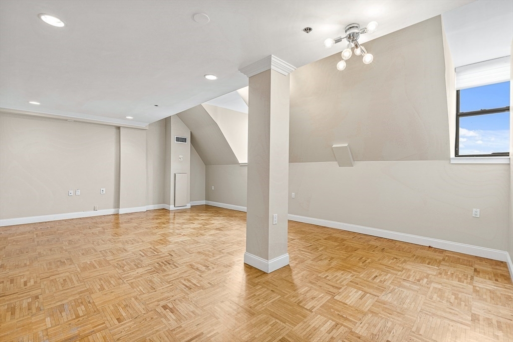 Property Photo:  357 Commercial St 818  MA 02109 