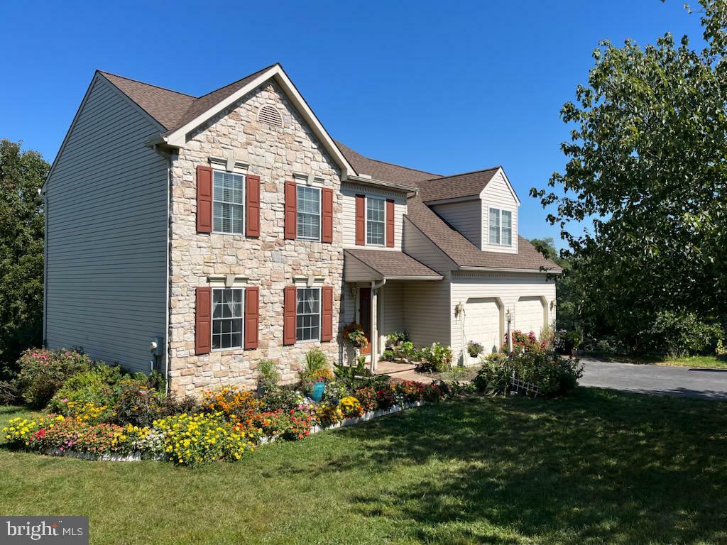 Property Photo:  104 Ridge Lane  PA 17527 