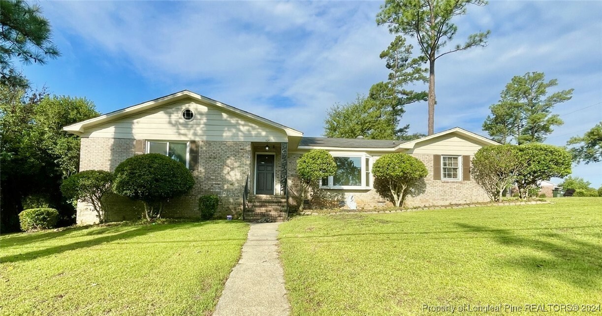 Property Photo:  609 Roundtree Drive  NC 28303 