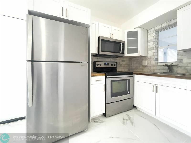 Property Photo:  4239 SW 61st Ave  FL 33314 