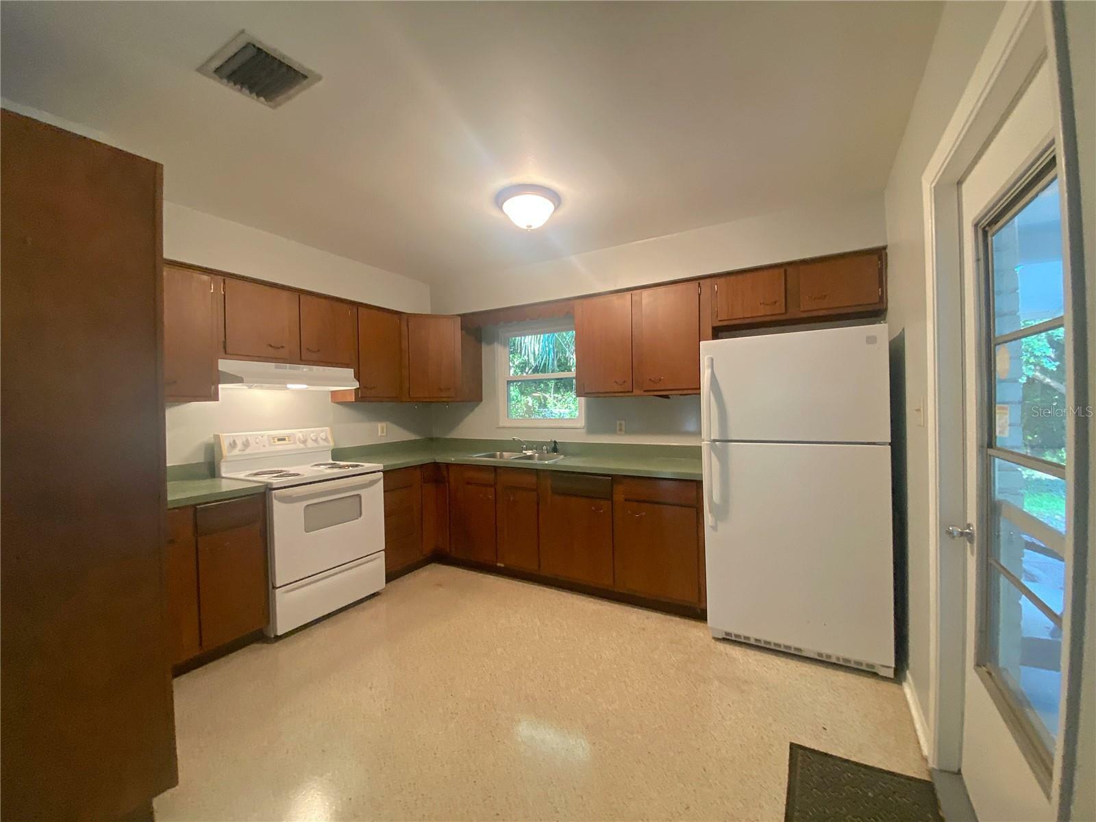 Property Photo:  120 Fairchild Street  FL 33827 