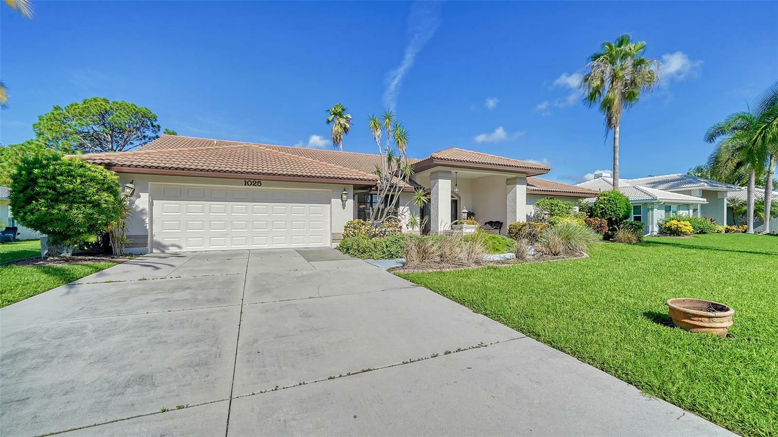 Property Photo:  1025 Sorrento Woods Boulevard  FL 34275 