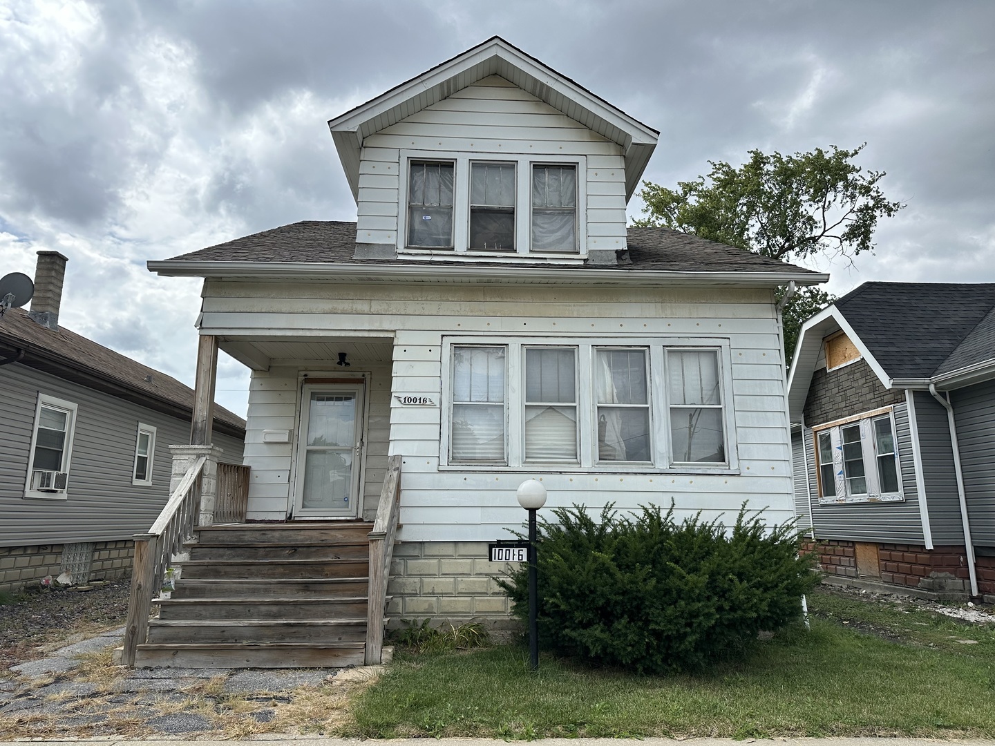 Property Photo:  10016 S Yale Avenue  IL 60628 