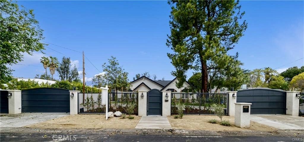 Property Photo:  23121 Califa Street  CA 91367 