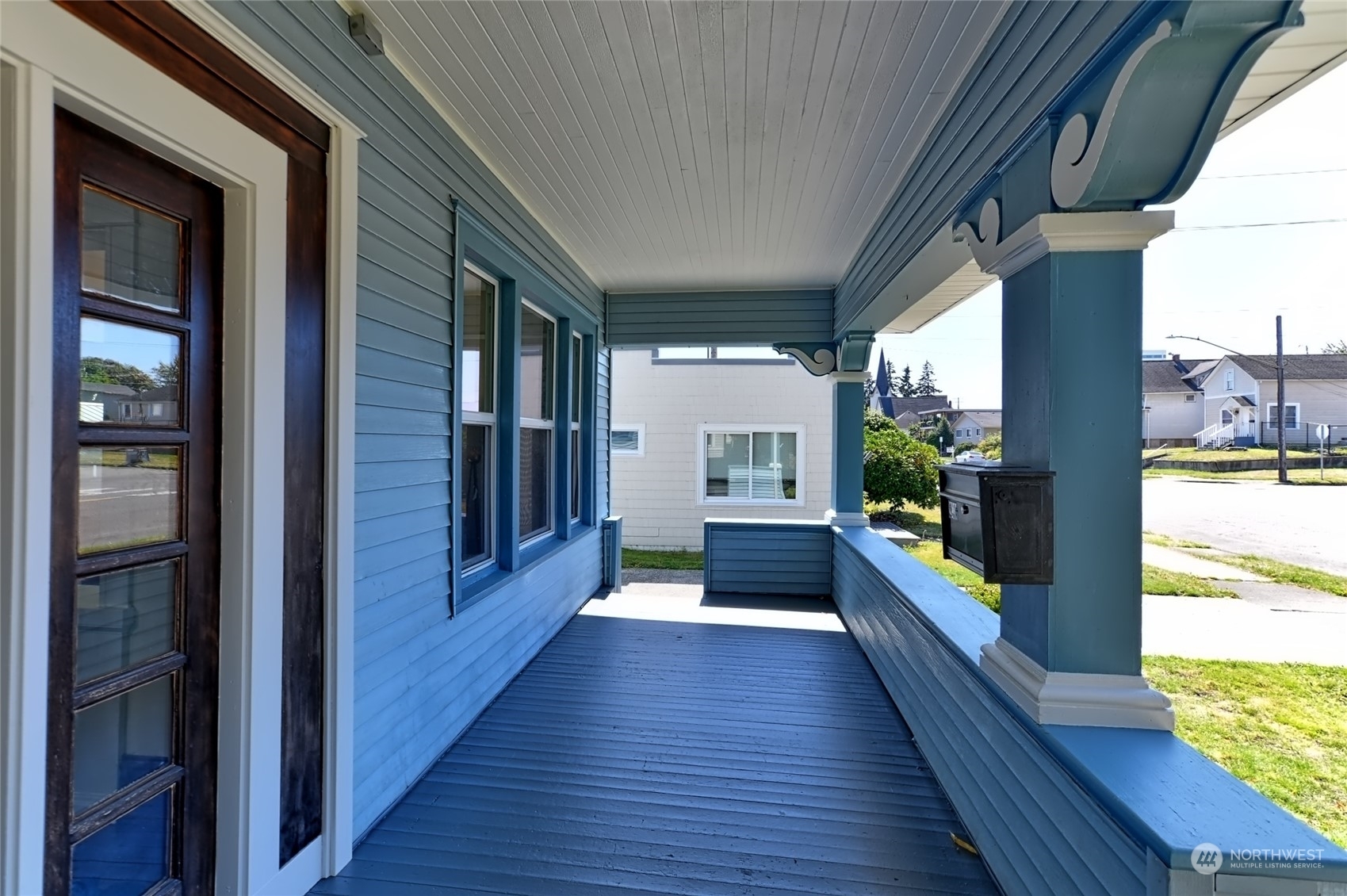 Property Photo:  2427 Rockefeller Avenue  WA 98201 