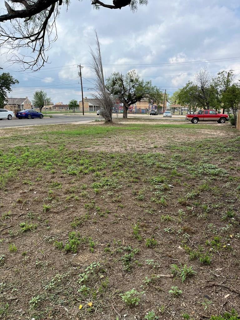 Property Photo:  301 E Washington Dr  TX 76903 