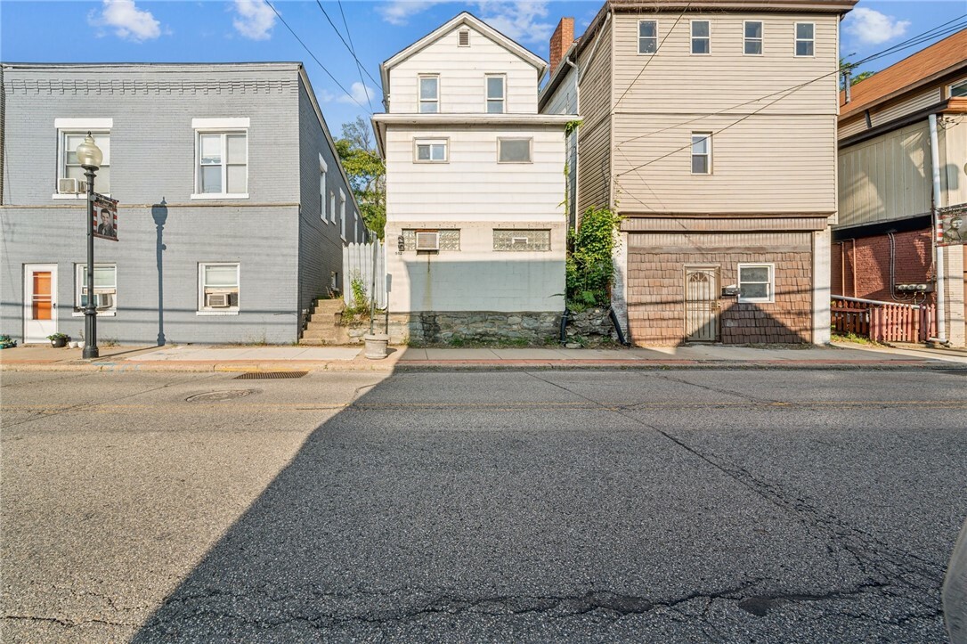 Property Photo:  512 Carothers Ave  PA 15106 