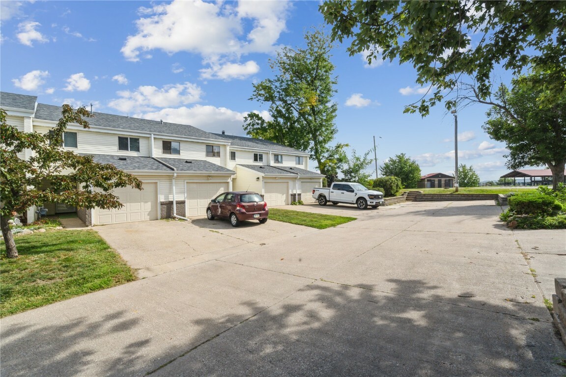 Property Photo:  51 29th Ave Drive SW 7  IA 52404 