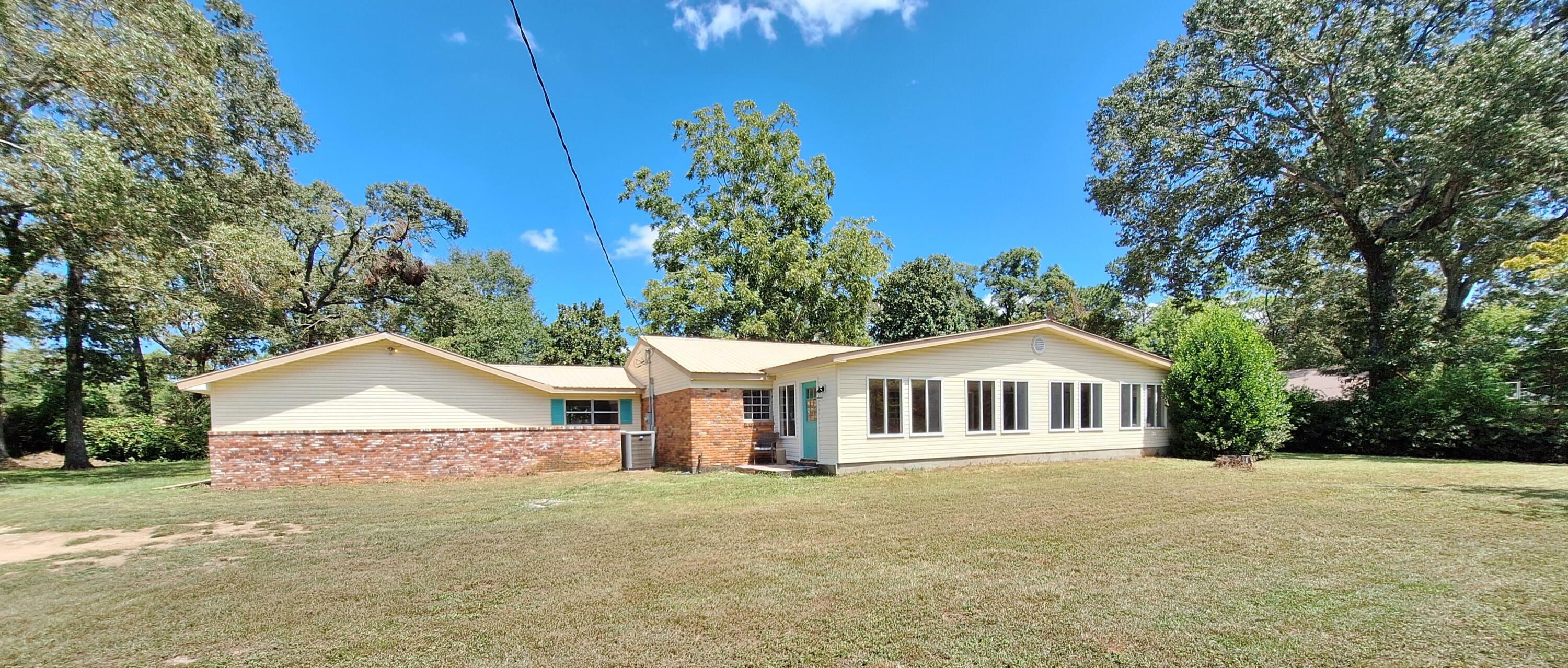 Property Photo: 131 Phillips Drive FL 32536
