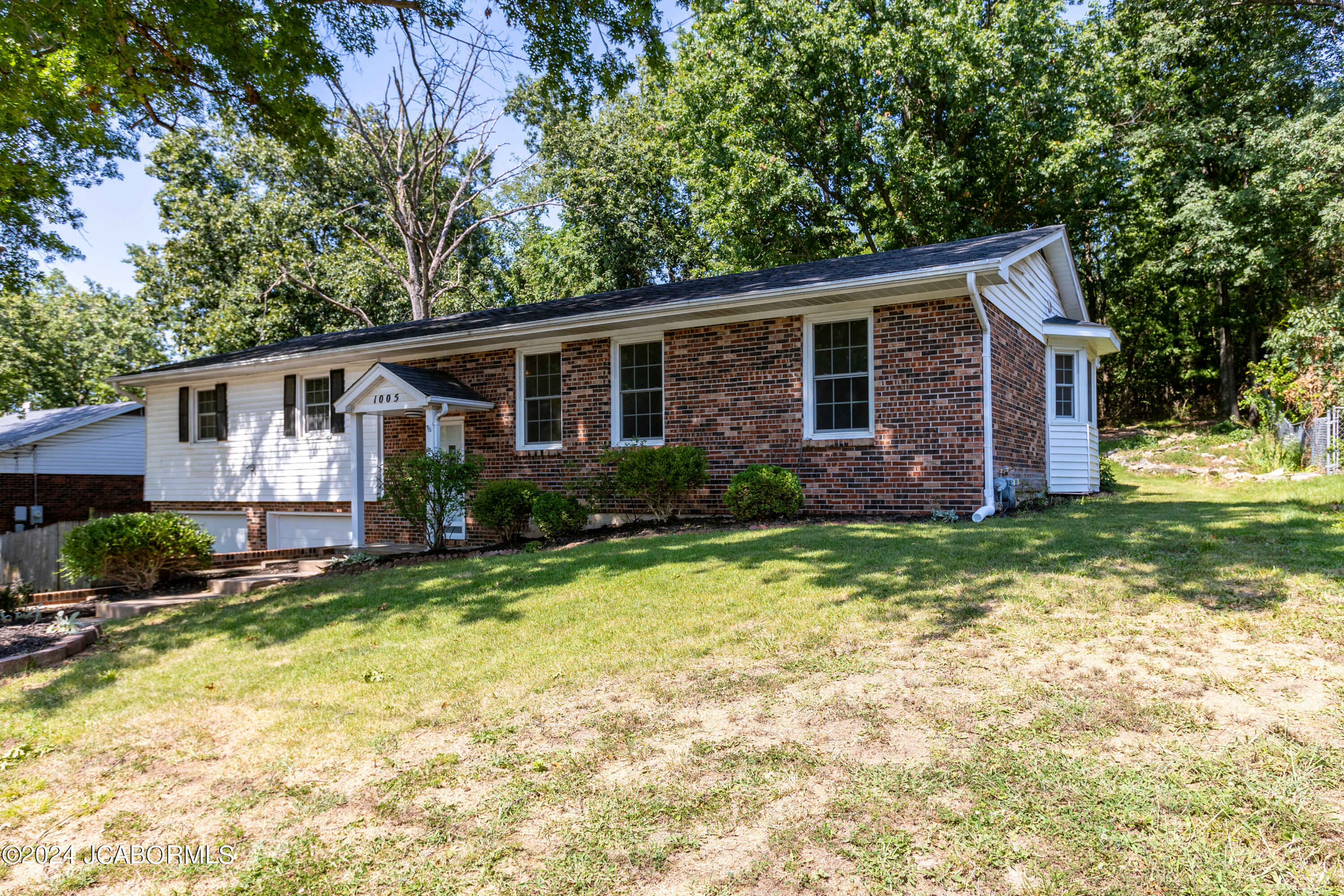 Property Photo:  1005 Leslie Boulevard  MO 65101 