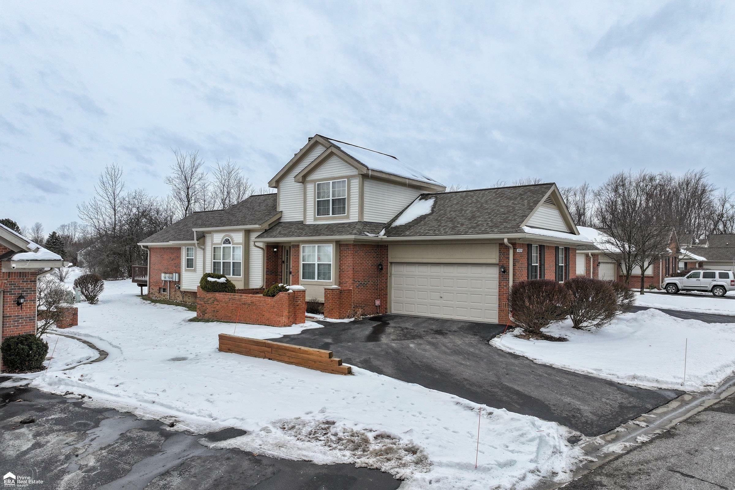 Property Photo:  10325 Champions Cir Circle  MI 48439 