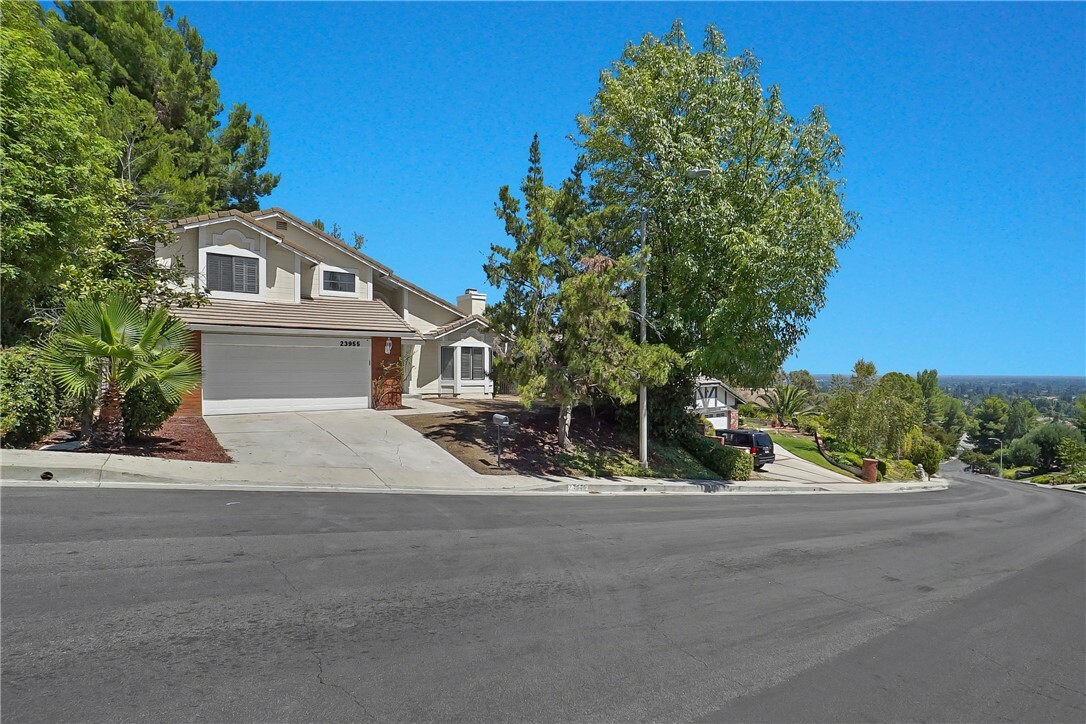 Property Photo:  23955 Ingomar Street  CA 91304 