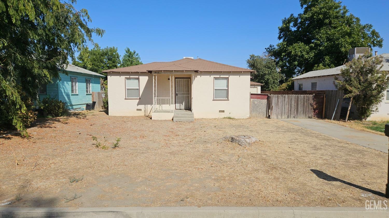 Property Photo:  1405 Castaic Avenue  CA 93308 