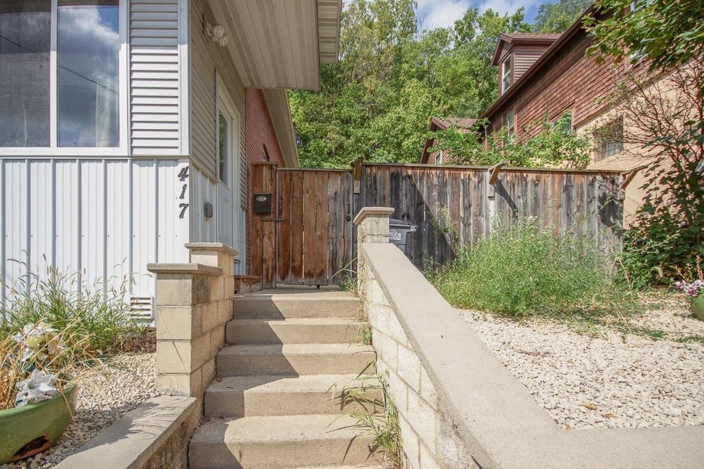 Property Photo:  417 Almond Street  IA 52001 