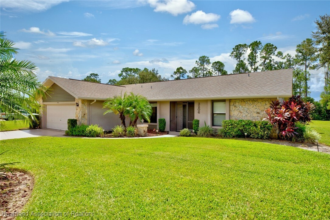 Property Photo:  3206 Divot Road  FL 33872 