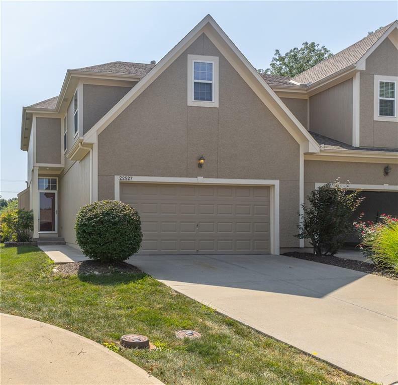 Property Photo: 22527 W 72nd Terrace KS 66227