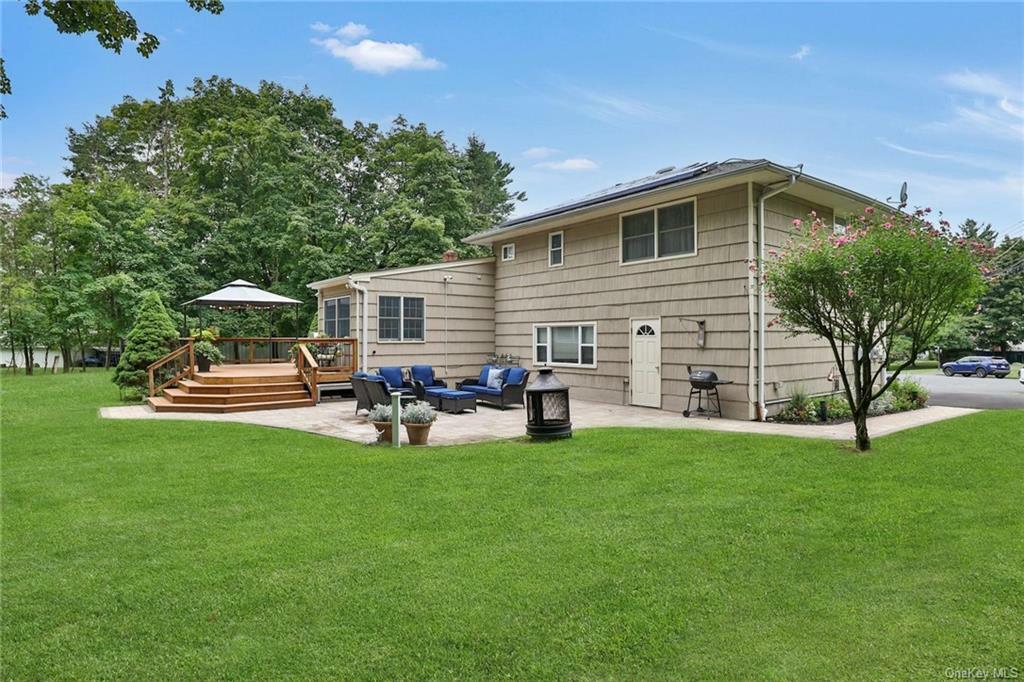 Property Photo:  15 Surrey Court  NY 10956 