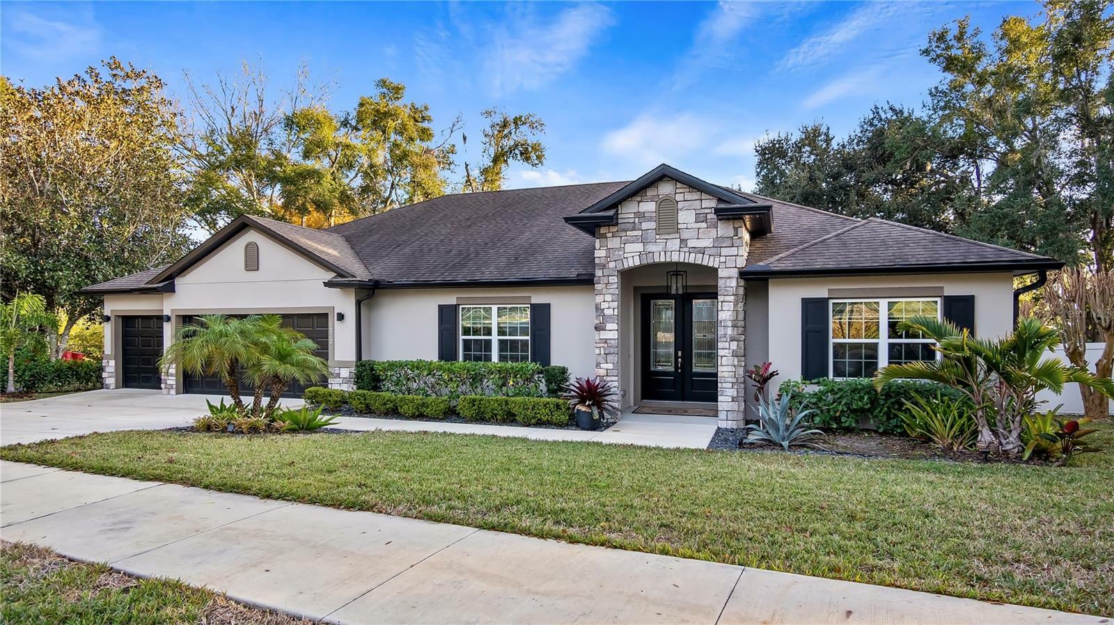 Property Photo:  1222 Shorecrest Circle  FL 34711 