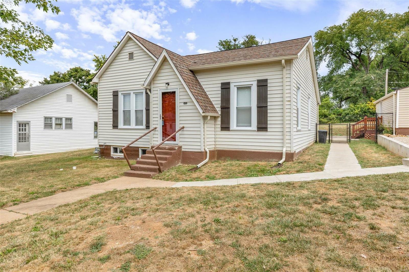 Property Photo:  402 Poe Street  MO 63601 