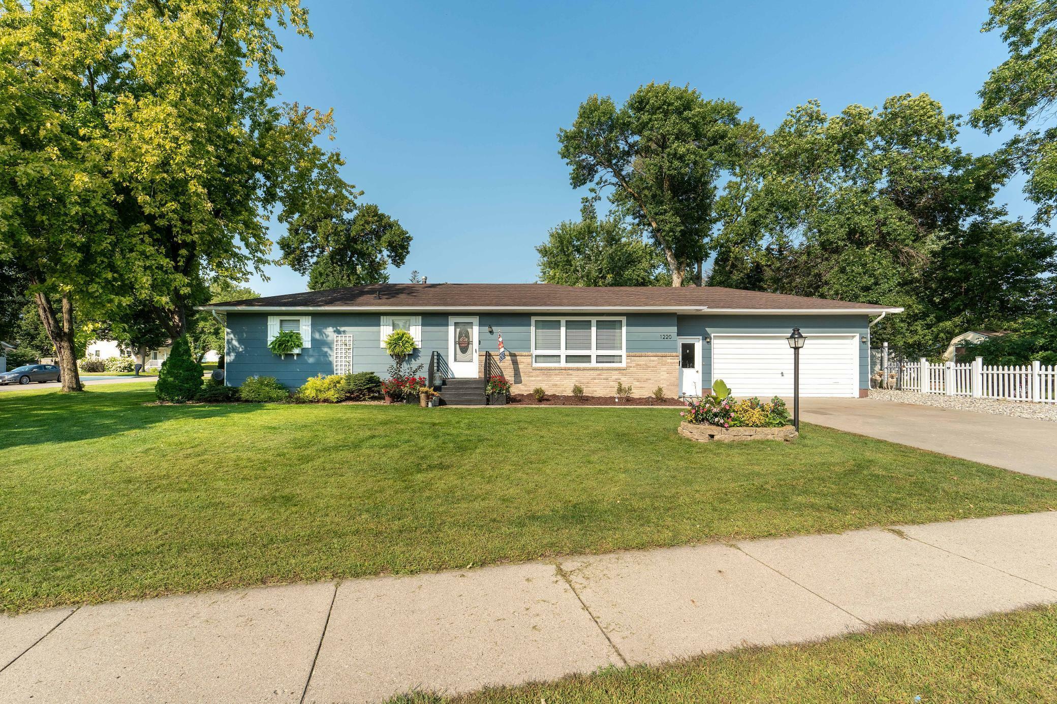 Property Photo:  1220 S Cascade Street  MN 56537 