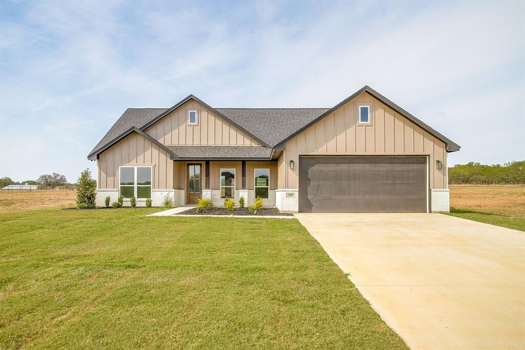 Property Photo:  209 Jimmy Lane  TX 76066