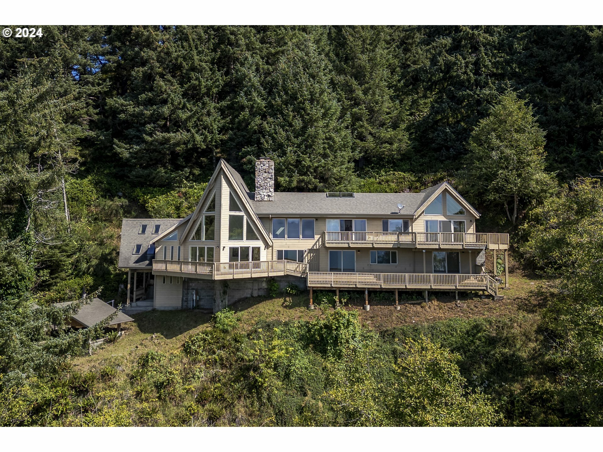 Property Photo:  94515 Highway 101  OR 97498 