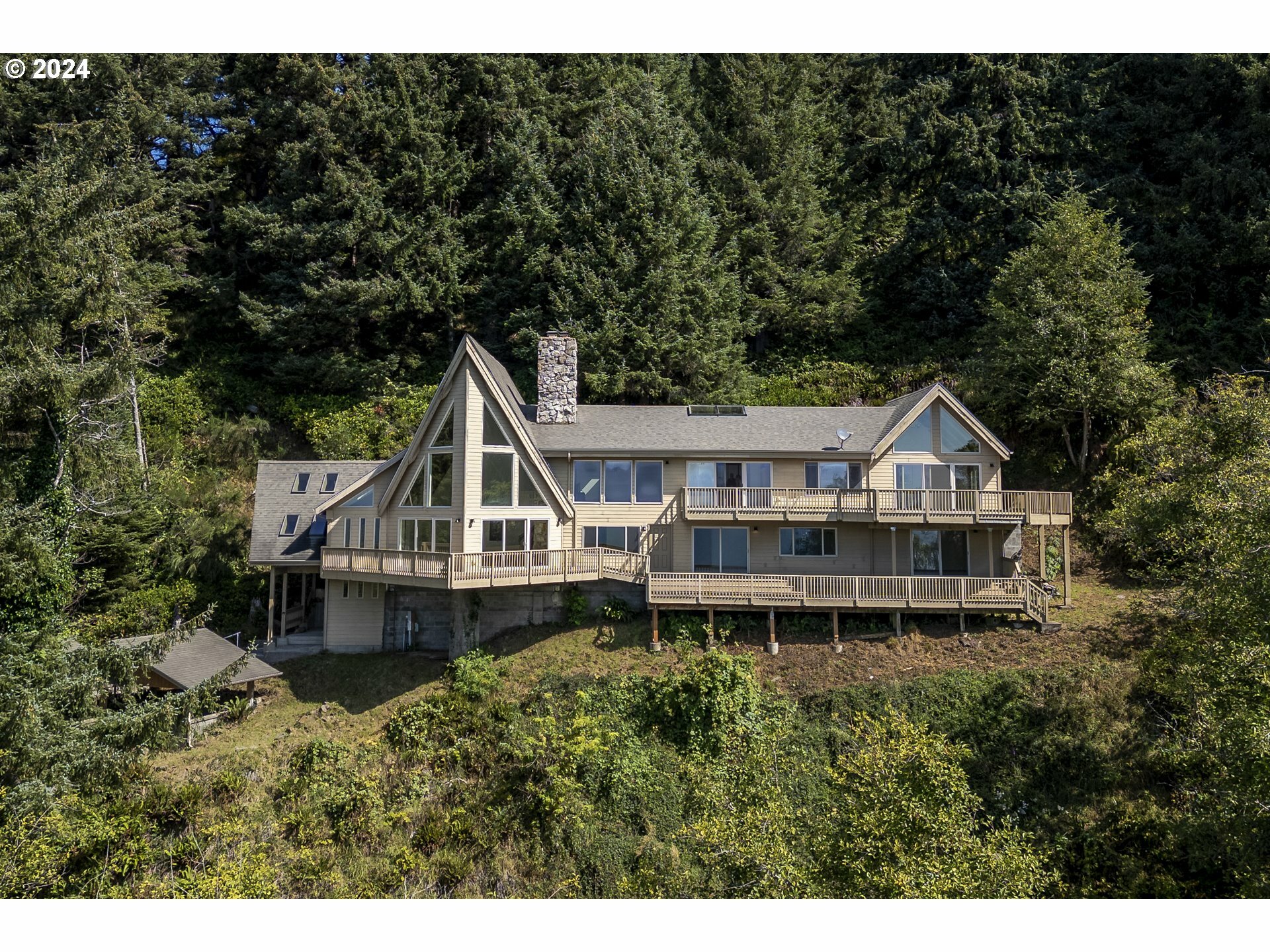 Property Photo: 94515 Highway 101 OR 97498