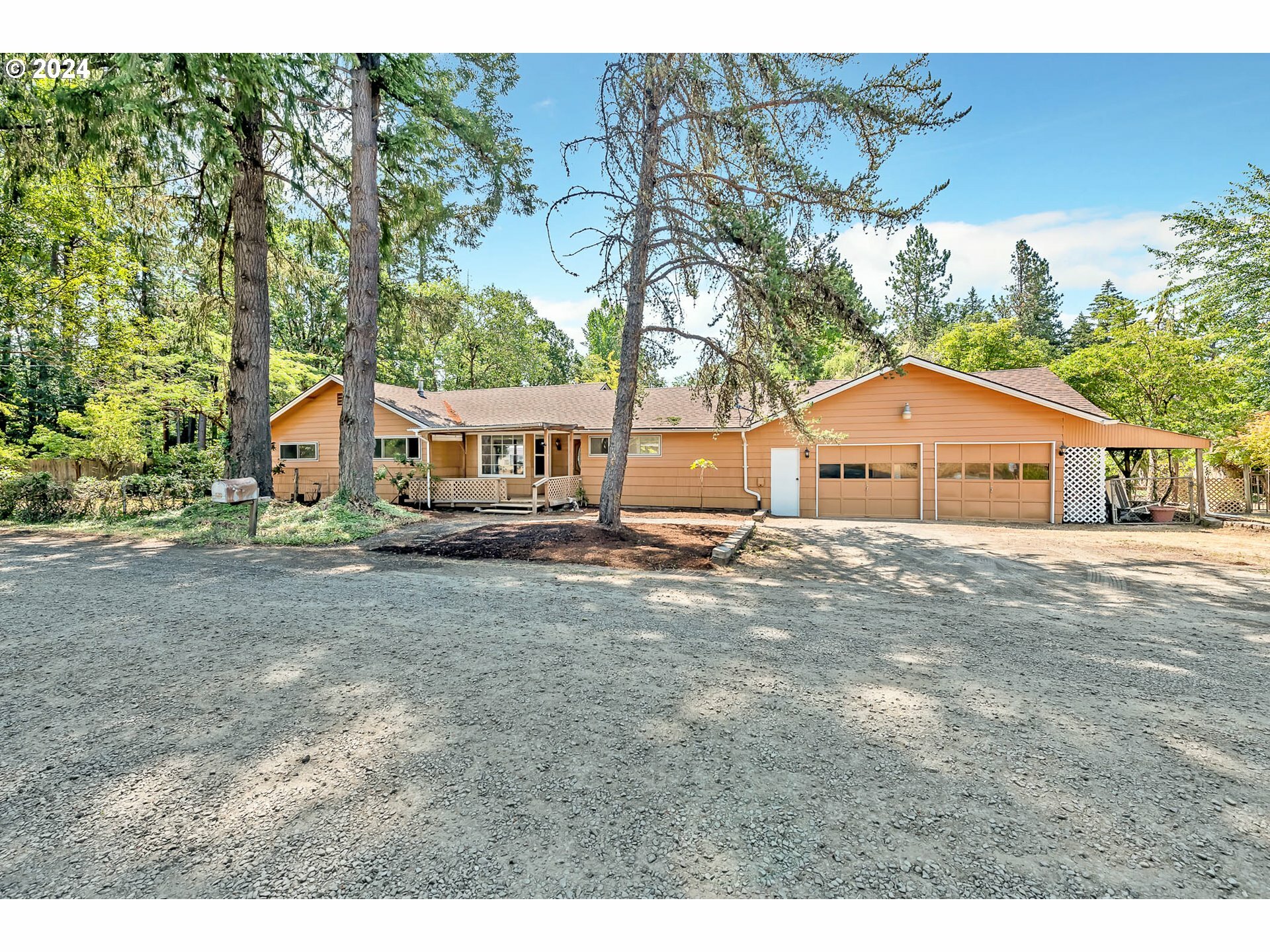 Property Photo: 25804 Wiggins Ln OR 97487
