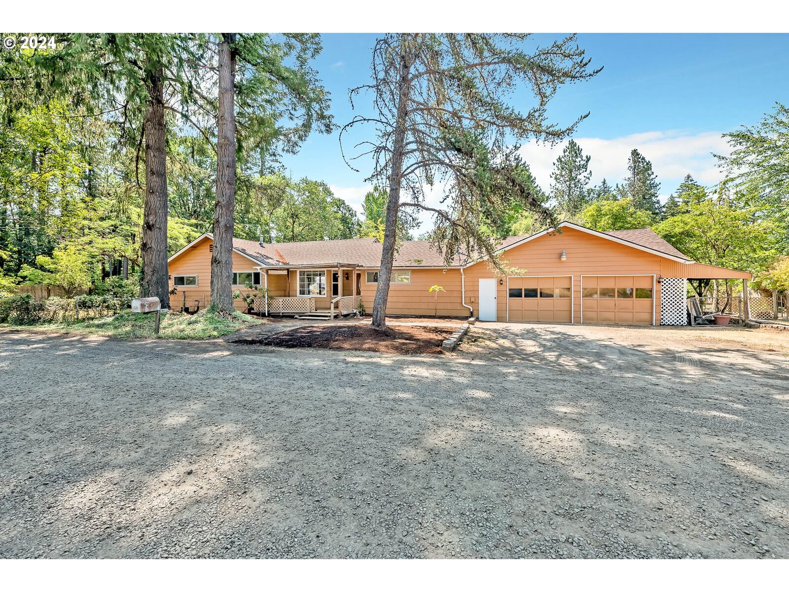 Property Photo: 25804 Wiggins Ln OR 97487