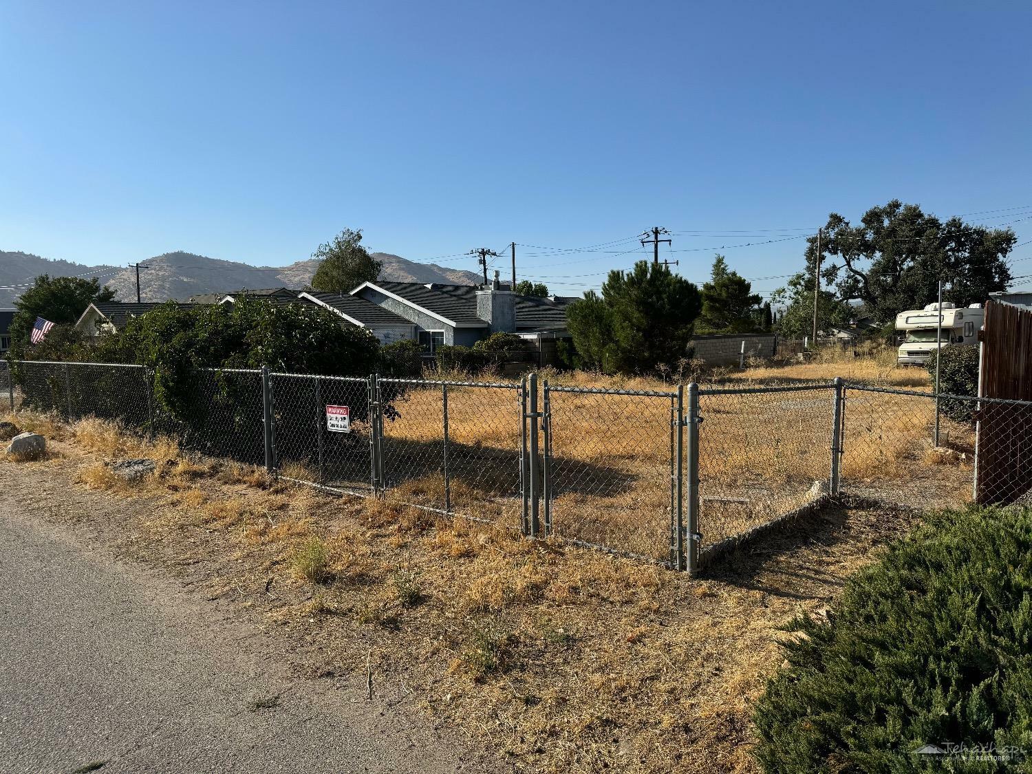 Property Photo:  20305 Sierra Avenue  CA 93561 