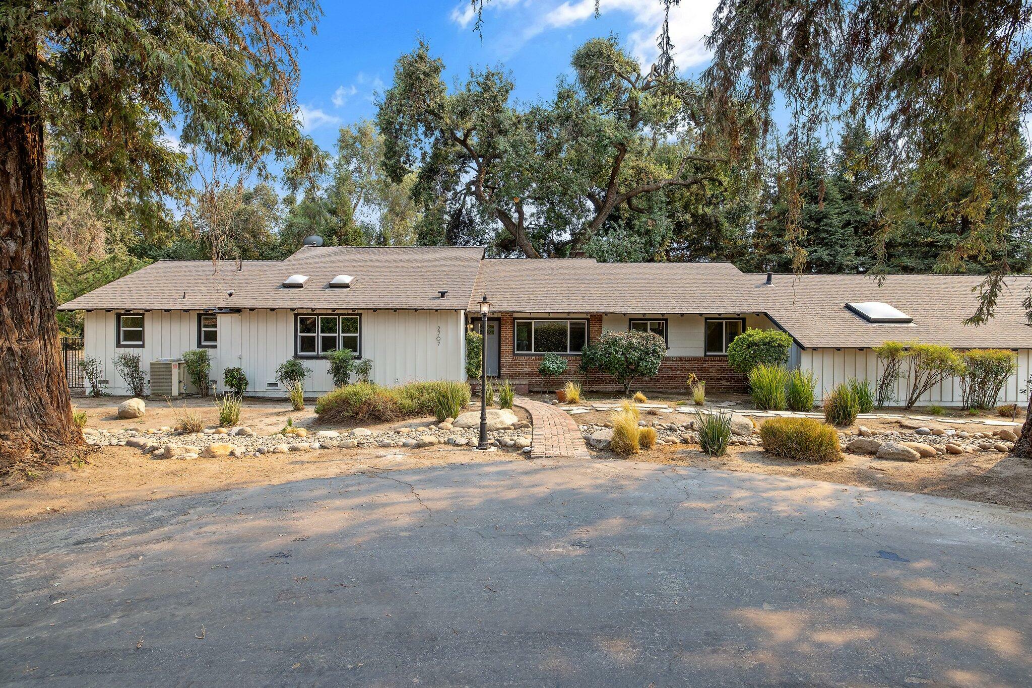 Property Photo:  2707 W Main Street  CA 93291 